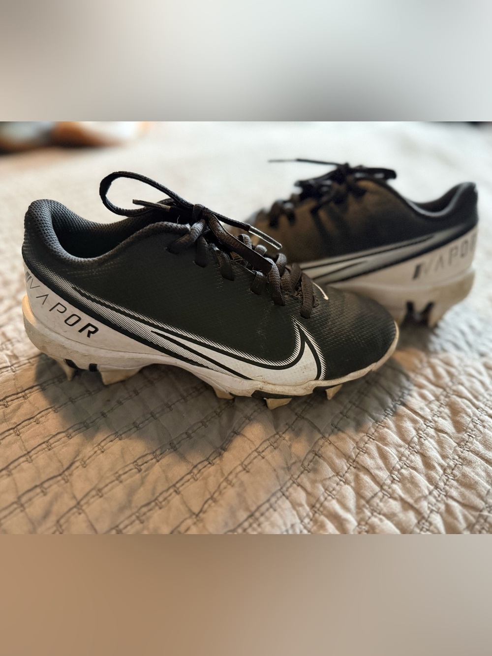 Nike Kids Black and White Vapor Baseball Cleats Size 2Y